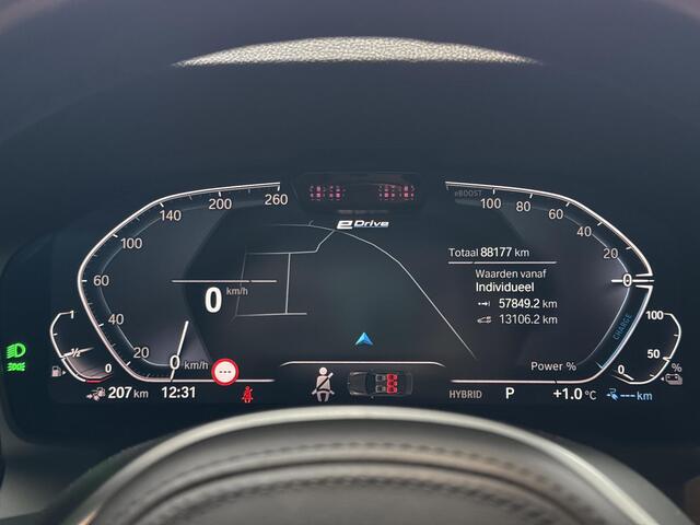 BMW 3-SERIE 330e M Sport Edition - SCHUIFDAK - LASER LAMPEN - STOELVERWARMING - HEAD UP DISPLAY - SFEERVERLICHTING