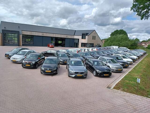 BMW 3-SERIE 320i High Executive Edition | Automaat | LED | Virtual | Leder | Stoelverwarming | Camera | Parkeerpakket Plus | Sportstoelen |