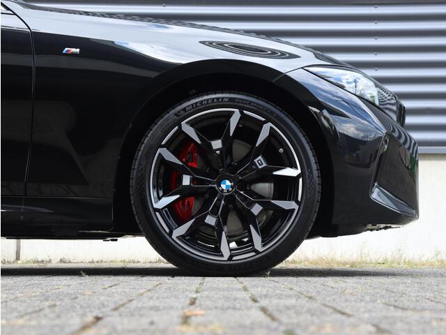 BMW 3-SERIE Touring 330e | High Executive | M Sportpakket Pro | Panodak | Trekhaak | Adaptive Cruise Control | Innovation Pack | Head-Up | Parking Assistant Plus | 19'' LMV