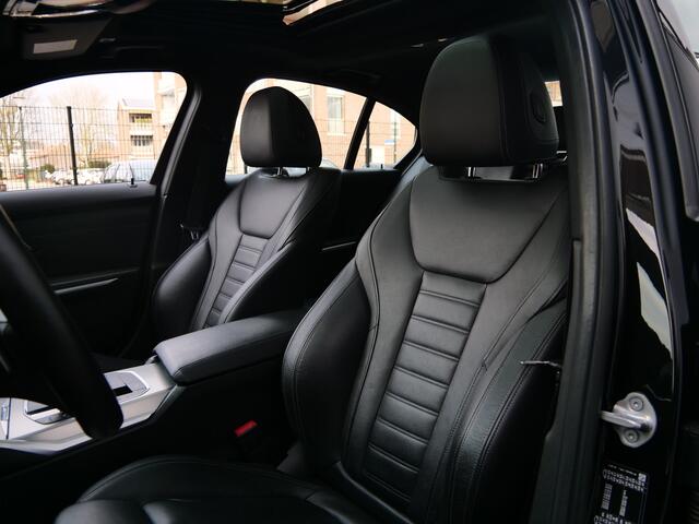 BMW 3-SERIE 320e Business Edition Plus 204 Pk Automaat Navi / M-pakket / Apple Carplay / Camera / Leer / Schuifdak