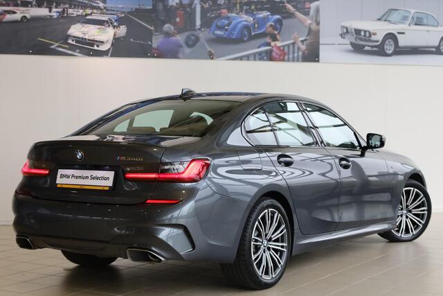 BMW 3-SERIE Sedan M340i xDrive | Sportstoelen | Adaptieve Cruise Controle | Achteruitrijcamera | M Sportremsysteem | Voorstoelen Verwarmd |