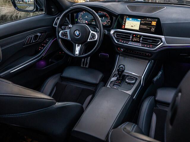 BMW 3-SERIE Touring 330e xDrive High Exe M-Sport PANO LASER HARMAN KARDON HUD TREKHAAK CAMERA 19 INCH BOMVOL!!