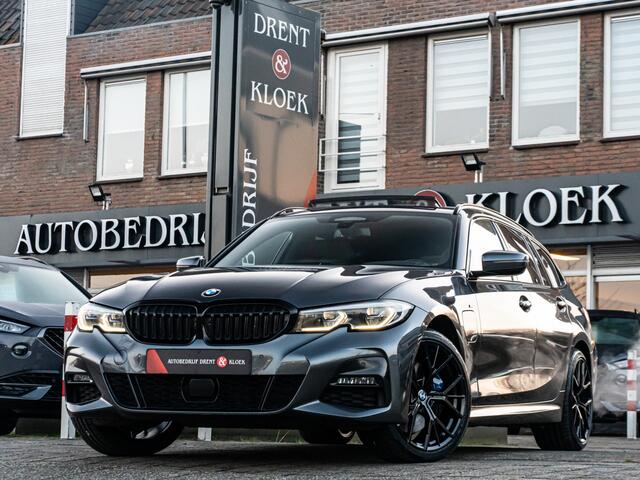 BMW 3-SERIE Touring 330e xDrive High Exe M-Sport PANO LASER HARMAN KARDON HUD TREKHAAK CAMERA 19 INCH BOMVOL!!