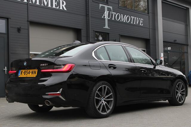 BMW 3-SERIE 320i High Executive - Leder - Stoelverwarming - Dealer onderhouden - Luxery line 18 Inch Lichtmetalen velgen