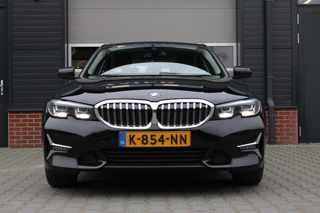 BMW 3-SERIE 320i High Executive - Leder - Stoelverwarming - Dealer onderhouden - Luxery line 18 Inch Lichtmetalen velgen