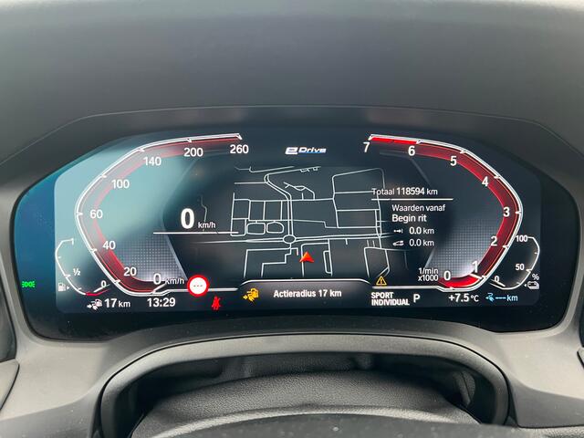 BMW 3-SERIE Touring 320e xDrive Business Edition Plus Sport | Panoramadak | Stuurverwarming | Stoelverwarming | Keyless | Laser Light | Head-Up Display | Apple Carplay | Navigatie |