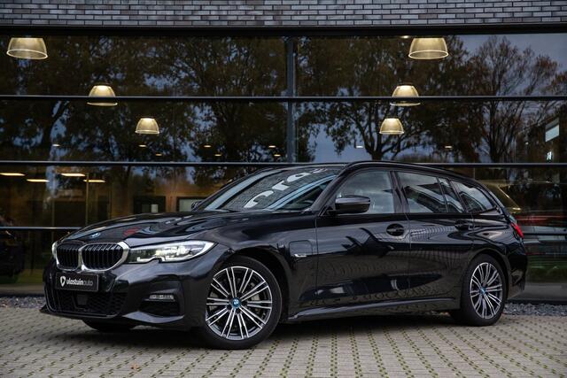 BMW 3-SERIE Touring 330e High Executive M-Sport , Adap. cruise, Trekhaak, Stoel/stuurverwarming,