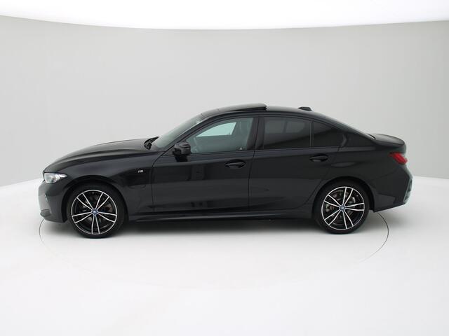 BMW 3-SERIE 320e Panorama / M-Sport Shadowline / Aerodyn.pakket / Elec.klep / Origineel NL