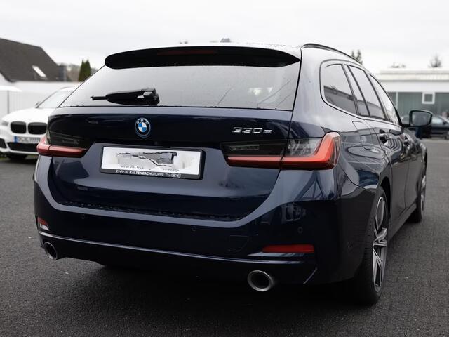 BMW 3-SERIE Touring 330e (215kW / 292pk) ** ADAPT. LED, ADAPT CRUISE, HuD, LEDER, WIDESCR, 19-inch LMV ** 1e EIG - UNFALLFREI ** ** INFORMEER OOK NAAR ONZE AANTREKKELIJKE FINANCIAL-LEASE TARIEVEN **