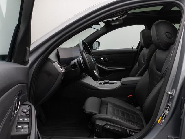 BMW 3-SERIE Touring 330e (215kW / 292pk) ** ADAPT. LED, LEDER, PANORAMA, WIDESCR, ADAPT. CRUISE, TREKH, ** 1e EIG - VOL. BMW ONDERH ** ** INFORMEER OOK NAAR ONZE AANTREKKELIJKE FINANCIAL-LEASE TARIEVEN **