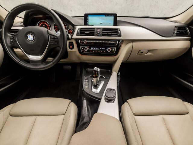 BMW 3-SERIE Touring 318i High Executive Automaat (GROOT NAVI, CLIMATE, LEDER, STOELVERWARMING, SPORTSTOELEN, GETINT GLAS, CRUISE, LED KOPLAMPEN, NIEUWSTAAT)