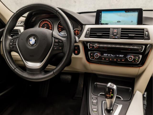 BMW 3-SERIE Touring 318i High Executive Automaat (GROOT NAVI, CLIMATE, LEDER, STOELVERWARMING, SPORTSTOELEN, GETINT GLAS, CRUISE, LED KOPLAMPEN, NIEUWSTAAT)