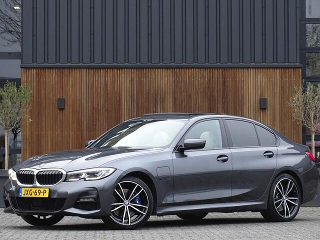 BMW 3-SERIE 330e 292PK M-Sport / laser / ACC / trekhaak / head-up