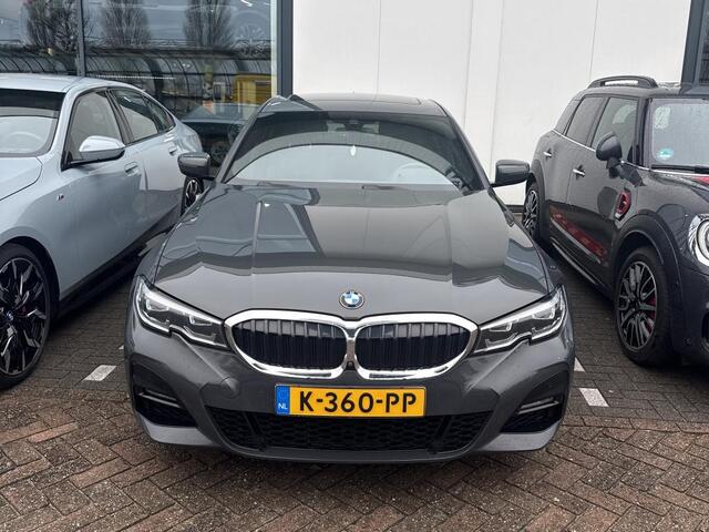 BMW 3-SERIE 318i High Executive | M-Sport | 19" | Leder | Schuifdak | Head-Up | Voorbereiding Driving Assistance