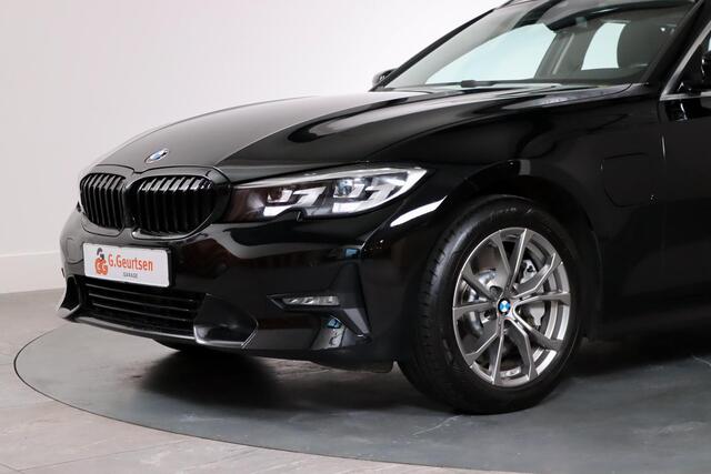 BMW 3-SERIE Touring 330e Business Edition Plus Trekhaak, Sportstoelen, DAB, Cruise Control, Apple Carplay,