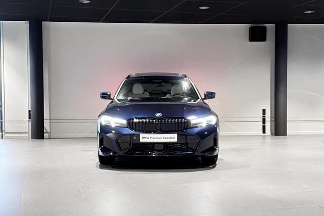 BMW 3-SERIE Touring 330e | M Sport Pro | Glazen Panoramadak | Harman Kardon | Trekhaak |