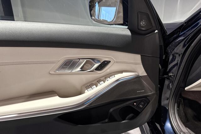 BMW 3-SERIE Touring 330e | M Sport Pro | Glazen Panoramadak | Harman Kardon | Trekhaak |