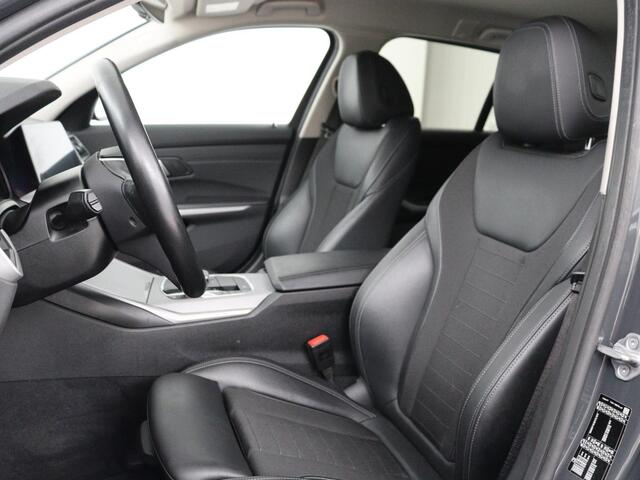 BMW 3-SERIE 318i Business Edition | Trekhaak | Sportstoelen | Half leder | Adaptief LED | Carplay | Navigatie | Parkeerhulp | Climate control | Bluetooth | Cruise control