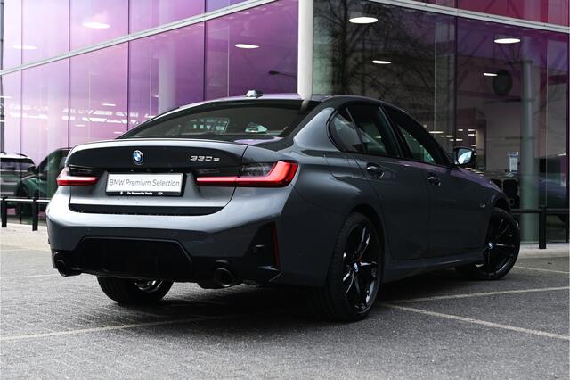 BMW 3-SERIE 330e High Executive M Sport Automaat / Sportstoelen / M Adaptief onderstel / Achteruitrijcamera / Adaptieve LED / Active Cruise Control / Harman Kardon