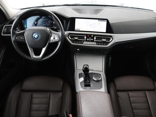 BMW 3-SERIE 320e Business Edition Plus | Panoramadak | Adaptive cruise | Leder | Sportstoelen | Stoelverwarming | Live Cockpit | Camera | Safety Pack | LaserLight | Carplay | Keyless | PHEV | Plug In