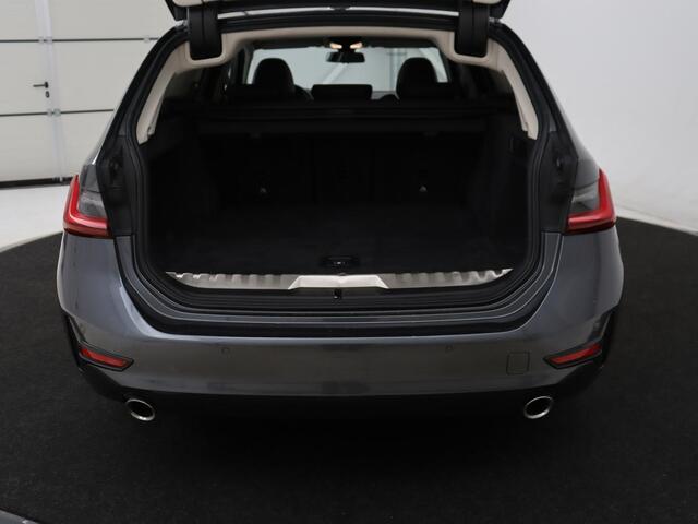 BMW 3-SERIE 320e Business Edition Plus | Panoramadak | Adaptive cruise | Leder | Sportstoelen | Stoelverwarming | Live Cockpit | Camera | Safety Pack | LaserLight | Carplay | Keyless | PHEV | Plug In