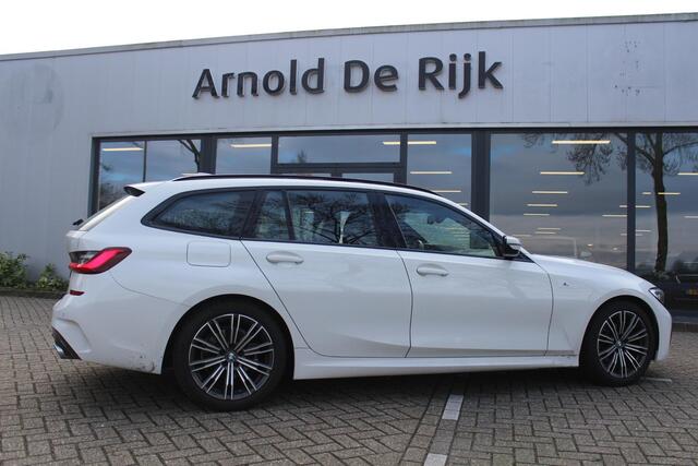 BMW 3-SERIE Touring 318i Executive Edition // M Sport