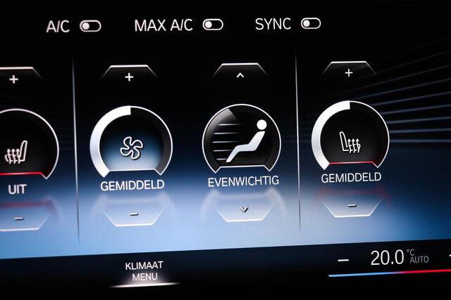 BMW 3-SERIE 318i M-Sport | TRAVEL- PACK | KANTELDAK | STOELVERWARMING | DAB | APPLE | 19"