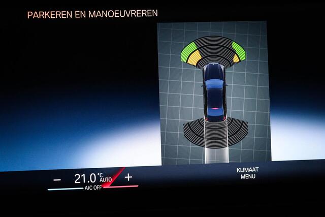 BMW 3-SERIE 318i M-Sport | TRAVEL- PACK | KANTELDAK | STOELVERWARMING | DAB | APPLE | 19"