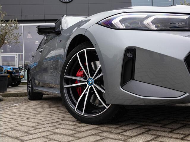 BMW 3-SERIE Touring 330e | Pano-dak | M-sport | Harman/Kardon | ACC |