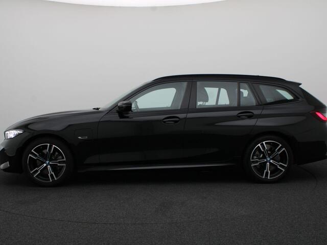 BMW 3-SERIE Touring 320e M Sportpakket | PDC Voor + Achter | 18''
