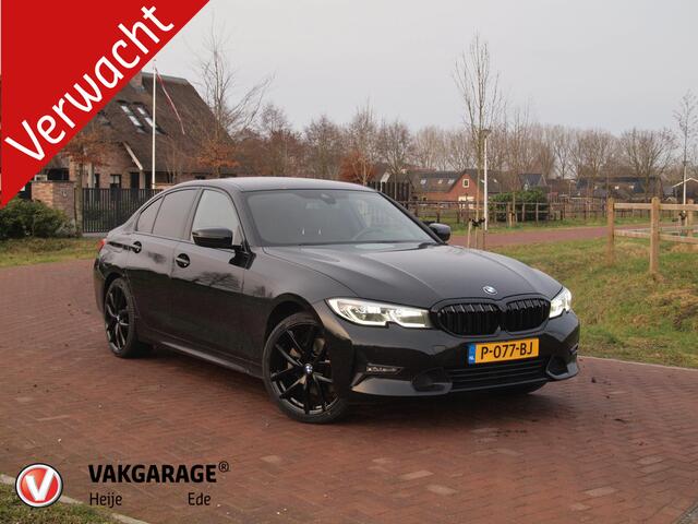 BMW 3-SERIE 320e Business Edition Plus | 19 Inch | Camera | Leer | Sfeerverlichting | Laserlight | NL-Auto |
