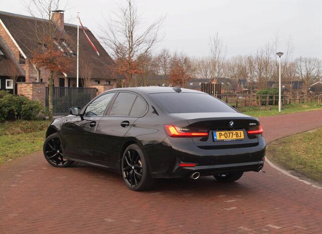 BMW 3-SERIE 320e Business Edition Plus | 19 Inch | Camera | Leer | Sfeerverlichting | Laserlight | NL-Auto |