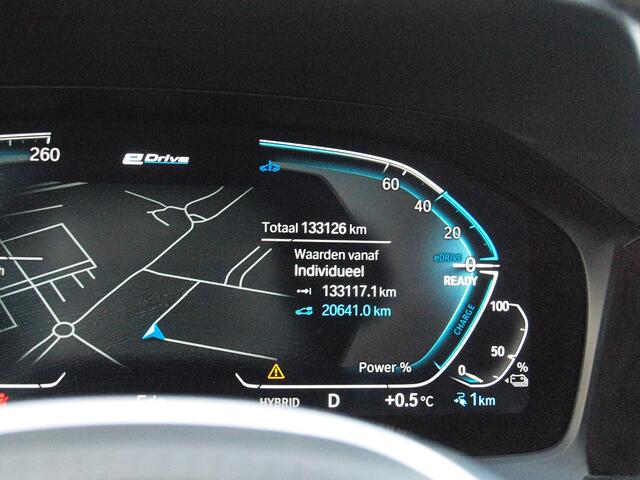 BMW 3-SERIE 320e Business Edition Plus | 19 Inch | Camera | Leer | Sfeerverlichting | Laserlight | NL-Auto |