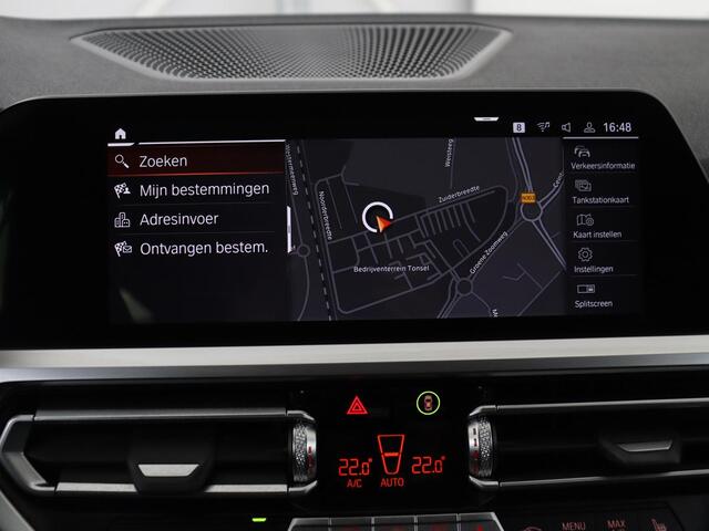 BMW 3-SERIE 318d Sport Line | Stoelverwarming | Sportstoelen | Carplay | Live Cockpit | Half leder | Navigatie | Full LED | Parkeerhulp | Cruise control