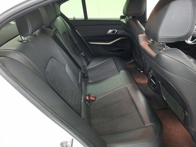 BMW 3-SERIE 318i Executive Edition | Navi | Virtual Cockpit | Automaat