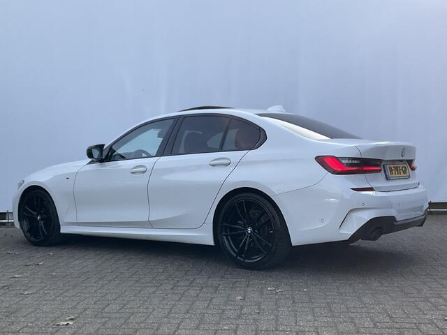BMW 3-SERIE 320i Executive Edition M-Sport Automaat Pano 19 Inch Carplay NL-Auto Uitstraling!