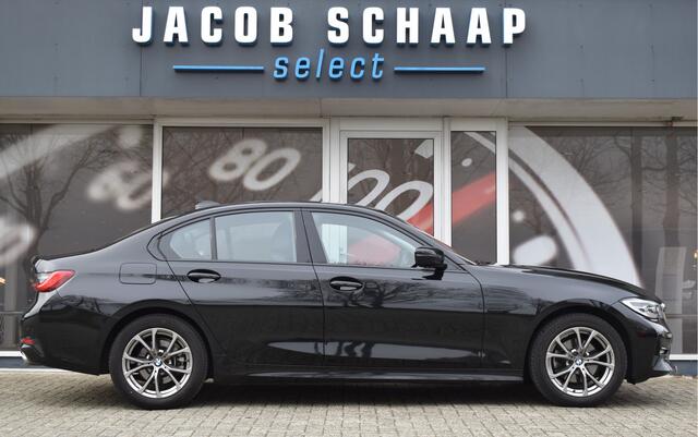 BMW 3-SERIE 320i High Executive / Carplay / Keyless / Navi / Parkeersensoren v+a / Stoelverwarming / 17'' LM