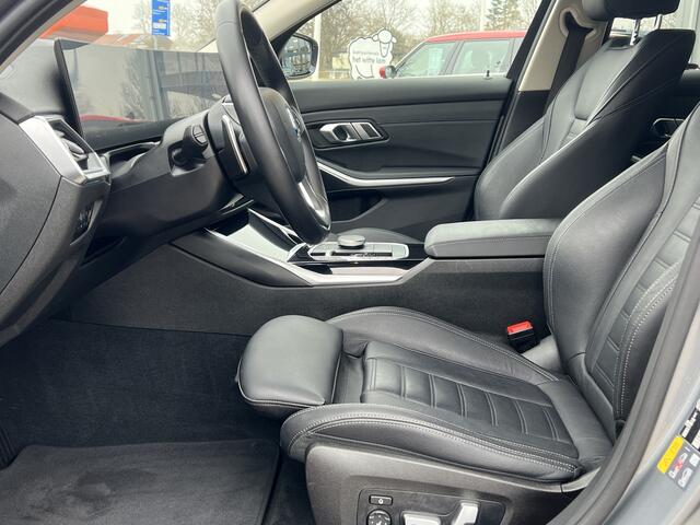 BMW 3-SERIE 320e Widescreen Trekhaak Camera Elek Stoelen Leder Stoelverwarming 18 Inch M-Sport Velgen Keyless Led Dab Extra Getint Glas NL Auto Plug In Hybride