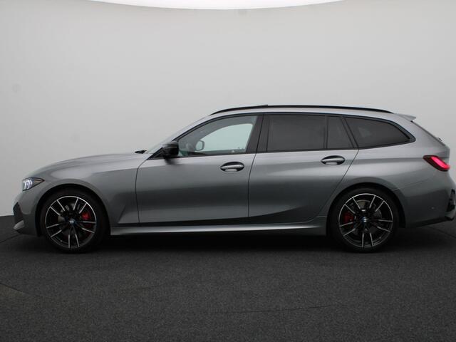 BMW 3-SERIE Touring M340i xDrive M Sportpakket Pro | Travel Pack | Innovation Pack | Comfort Pack | Entertainment Pack | Panoramadak | Elektrisch Verstelbare Stoelen | Driving Assistant Professional | Hamran Kardon | 19''