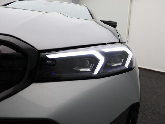 BMW 3-SERIE Touring M340i xDrive M Sportpakket Pro | Travel Pack | Innovation Pack | Comfort Pack | Entertainment Pack | Panoramadak | Elektrisch Verstelbare Stoelen | Driving Assistant Professional | Hamran Kardon | 19''