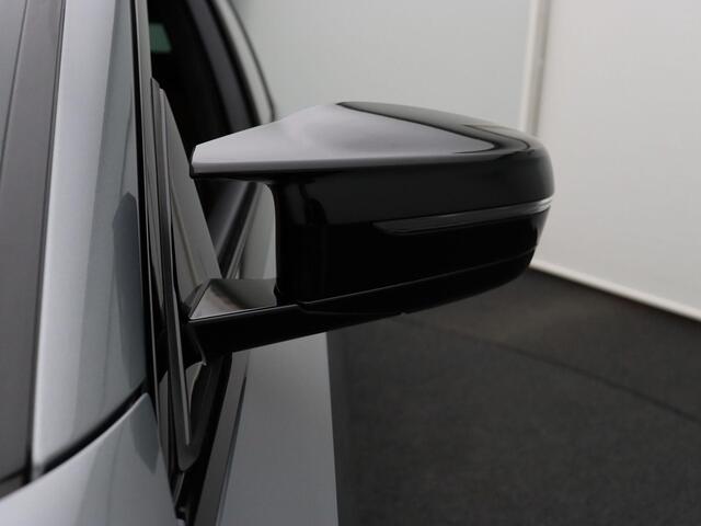 BMW 3-SERIE Touring M340i xDrive M Sportpakket Pro | Travel Pack | Innovation Pack | Comfort Pack | Entertainment Pack | Panoramadak | Elektrisch Verstelbare Stoelen | Driving Assistant Professional | Hamran Kardon | 19''
