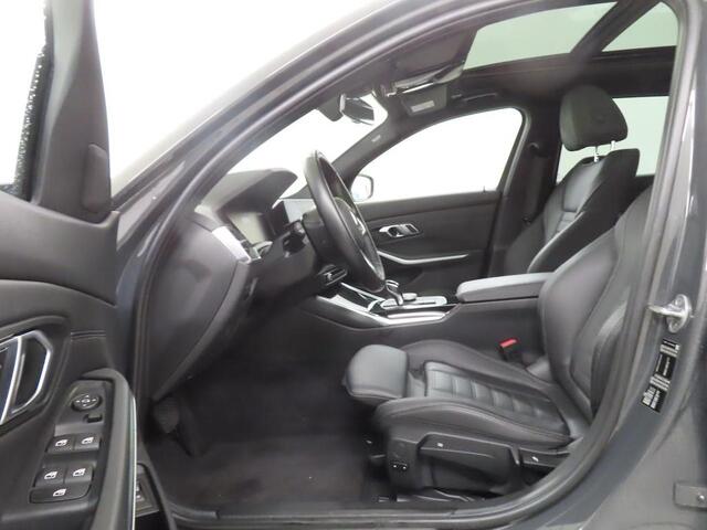 BMW 3-SERIE TOURING 320i HIGH EXECUTIVE EDITION I SPORTLINE I SCHUIFDAK I LEDEREN BEKLEDING I STOELVERWARMING