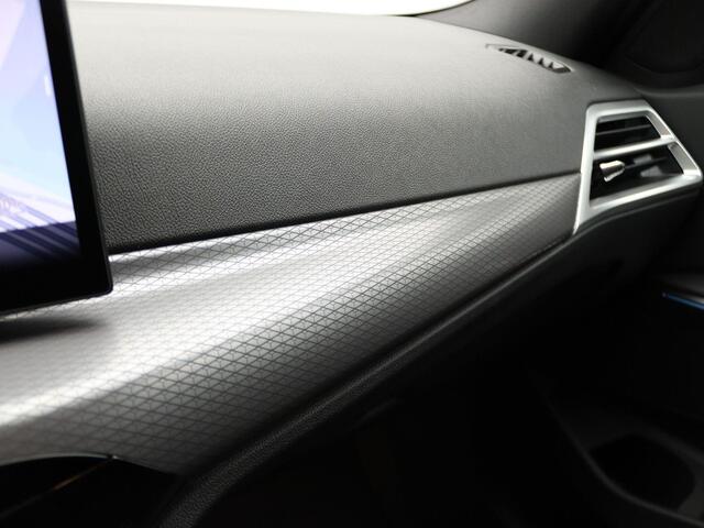 BMW 3-SERIE Touring 330e M Sportpakket | Comfort Pack | Stuurwielrand Verwarmd | Comfort Access | Trekhaak | DAB | HiFi | 19''