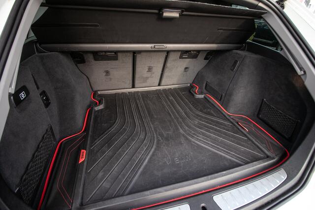 BMW 3-SERIE Touring 320i Corporate Lease High Executive automaat - Leder | Trekhaak wegkl. | Navi