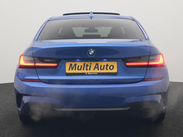 BMW 3-SERIE 318i M Sport Shadow 156pk Dealer O.H | Panodak | Alcantara Sportstoelen Verwarmd | Camera & Parkassist | Keyless | Hifi Audio | Apple Carplay | 18"L.M | Sfeerverlichting |