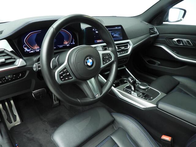 BMW 3-SERIE Touring 330i xDrive M-Sportpakket | LED | Leder | Navigatie | Active cruise | Schuifdak | Trekhaak | DAB | Hifi speakers | Alu 18 inch