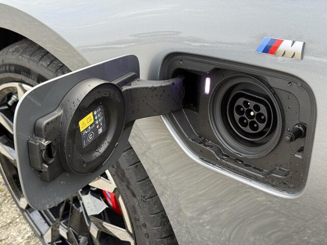 BMW 3-SERIE Touring 330e | M-Sport Pro | 19'' | Camera | HiFi