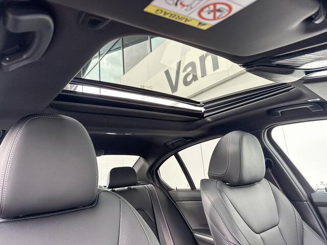 BMW 3-SERIE Sedan 330e M Sport Pro | Panoramadak