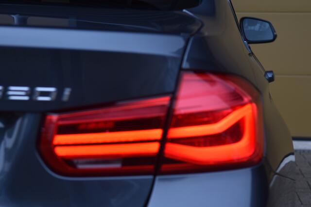 BMW 3-SERIE 320i Edition Luxury Line * Lichtpakket * Sportstuurwiel * Lederen Bekleding *