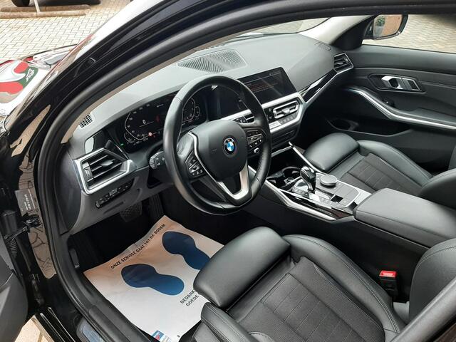 BMW 3-SERIE Touring 330e xDrive Trekhaak schadow line/sportline